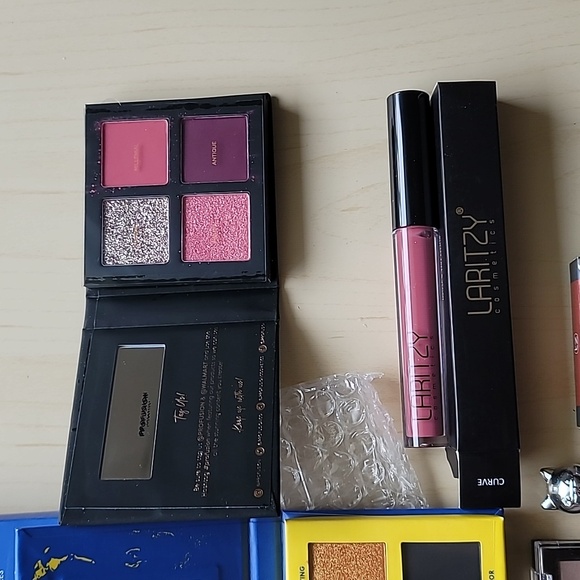 13 Piece New Makeup Bundle Eyeshadow Lipgloss Blush New - Picture 4 of 13